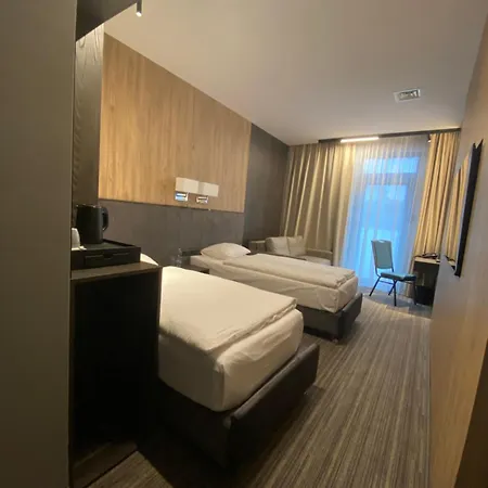 Готель Cztery Korony 3*
